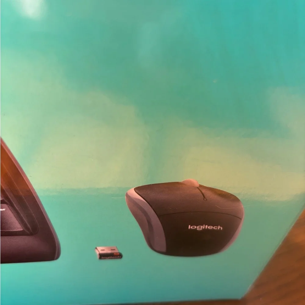 Logitech Wireless Keyboard and mouse MK320 new